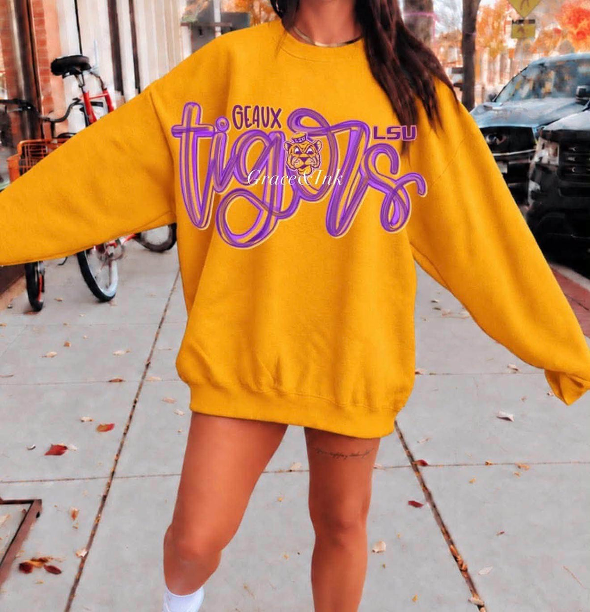 Tiger Painted Gildan Sweatshirt