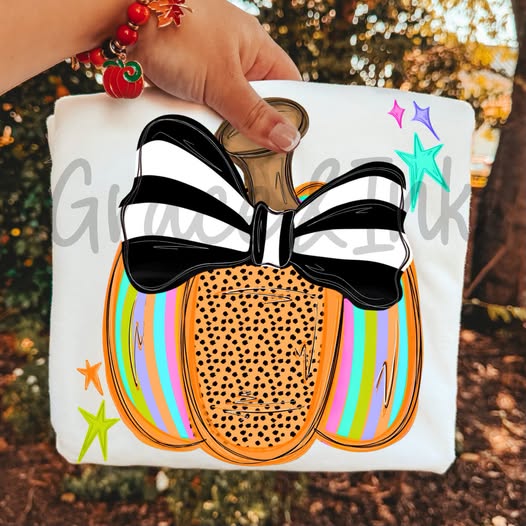 Prep Bow Pumpkin    Gildan Tee
